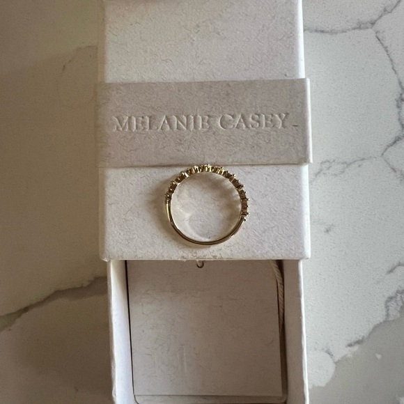 Elegant Gold Diamond Ring - Picture 9 of 9